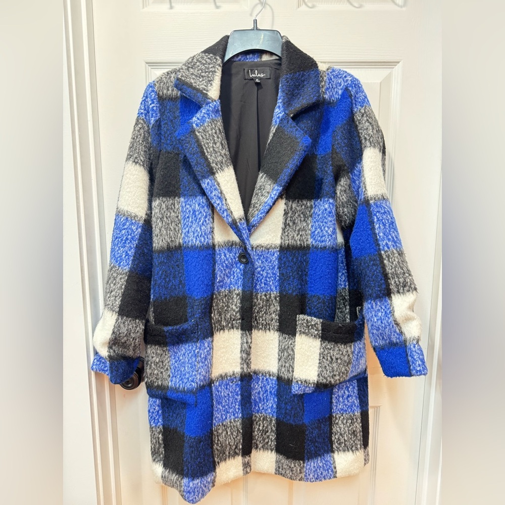 Lulu’s black white and blue plaid coat size XS - M